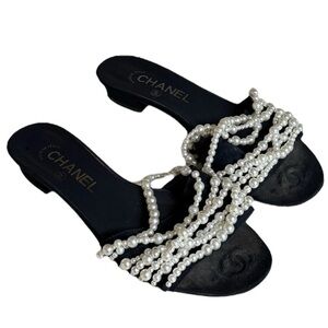 Chanel Pearls Black Mule Flats Sandals Made In Italy Designer Size 37C